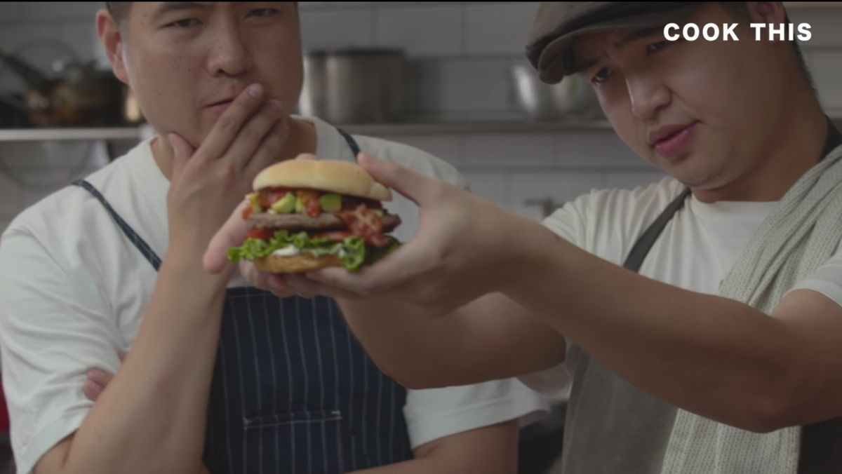 ▲頂級美味極致復刻，型男主廚三小時破解麥當勞最夯漢堡。（圖／翻攝自Jeek's Foodmaze吉克主廚）