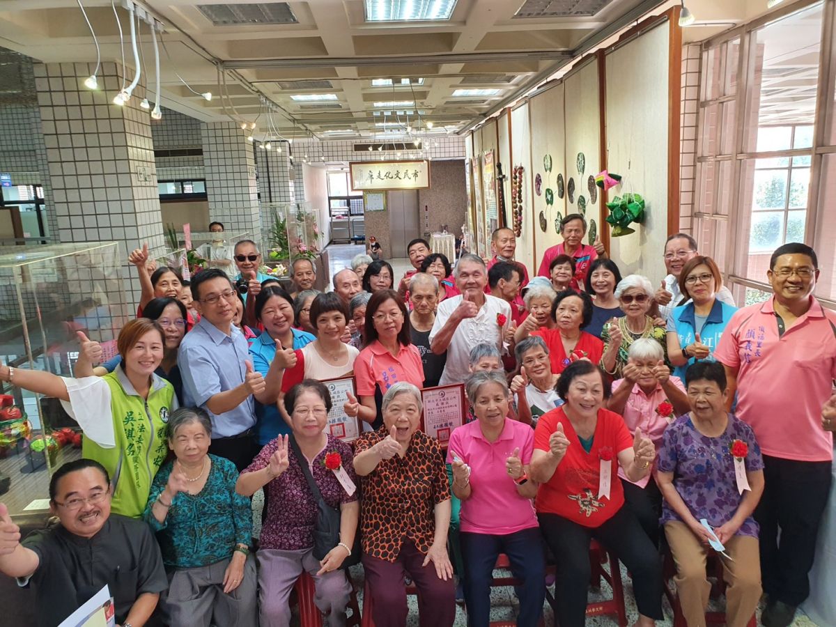 ▲土城區公所與祖田里為此合辦藝術創作成果展，展示由30位長輩使用多媒材創作出30件立體及24件平面作品，展現長輩們樸實無作的心靈。（圖／土城區公所提供）