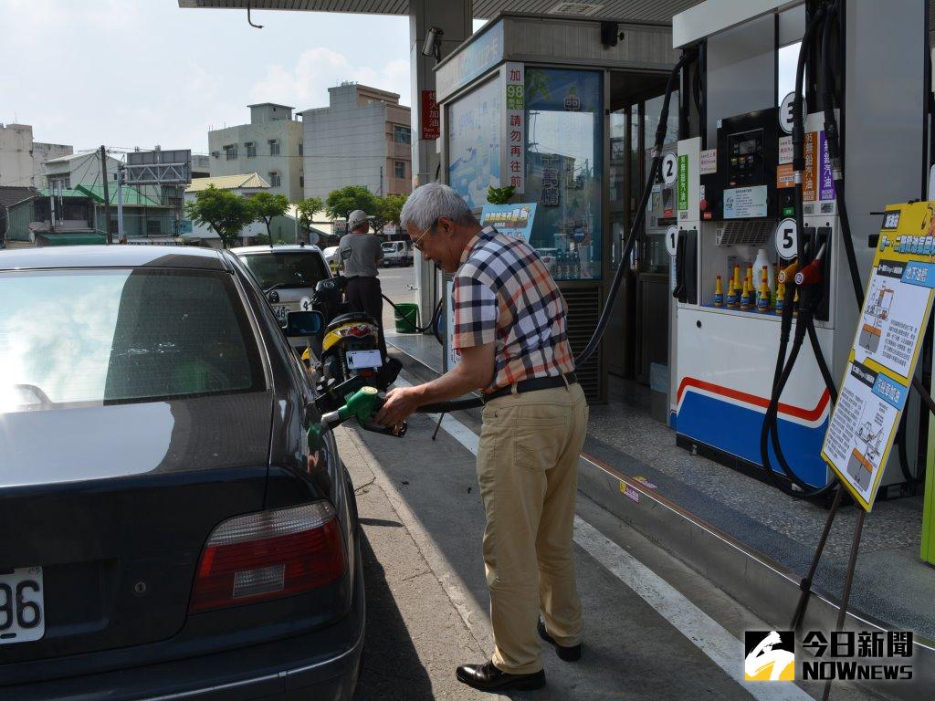 ▲台灣中油宣布，明日凌晨起調漲汽油油價。（圖／NOWnews資枓照，記者郭政隆攝）