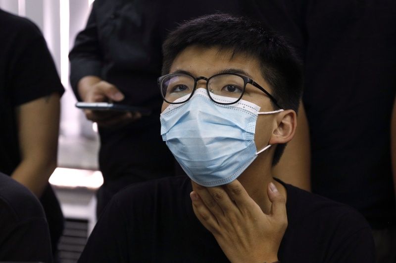 ▲香港政府在北京的協助下,展開大規模全民檢測,引發黃之鋒等人的懷疑,憂心是藉疫情獲取港人生物資料,如