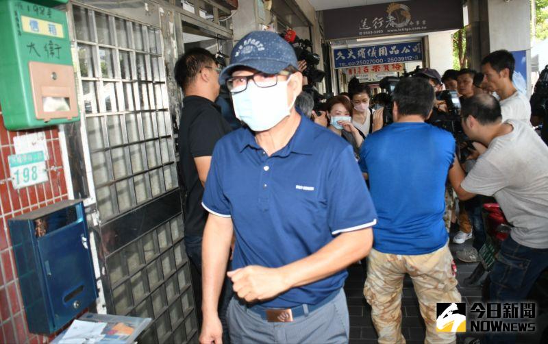 ▲檢場現身羅霈穎靈堂。(圖/特約記者林敬原攝)