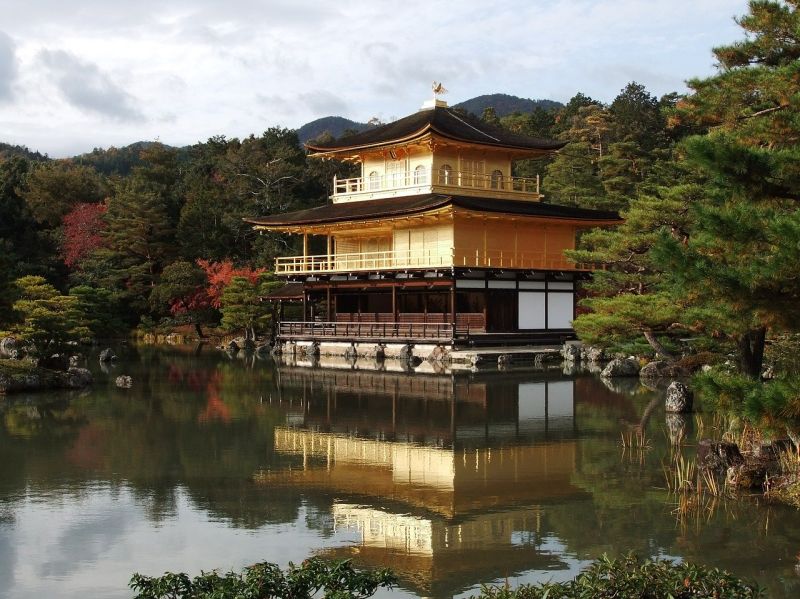 ▲位於京都的「金閣寺」，金碧輝煌超絢麗。（圖／取自pixabay）