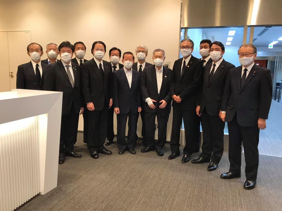 ▲前總統李登輝辭世，由前首相森喜朗率領的日本跨黨派弔唁團，9日上午搭乘包機離開羽田機場。（圖／翻攝自謝長廷臉書）