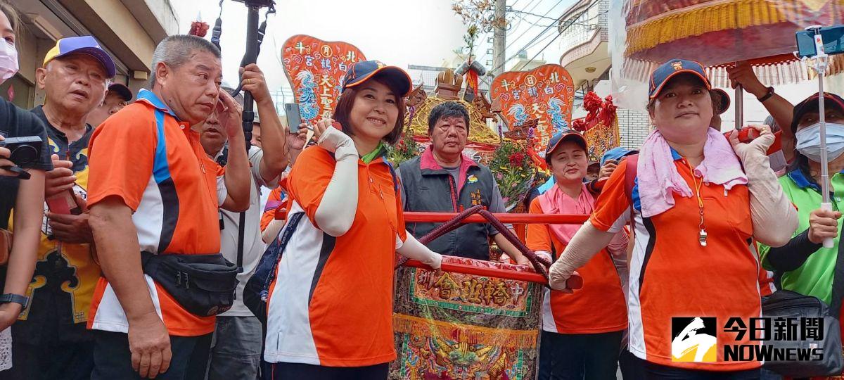 ▲南瑤宮庚子年笨港進香回鑾，白鶴宮主委許國廉等人接駕。（圖／記者陳雅芳攝，2020.08.09）