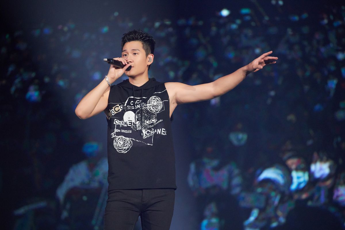 ▲周興哲開唱前發現喉嚨發炎，緊急赴醫院打消炎針、吊點滴。（圖／星空飛騰提供）