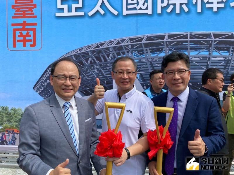 ▲中華職棒大聯盟會長吳志揚(中)表示,新球場完成後,統一獅可望擁有更好的主場。右為統一棒球隊董事長凃忠正、左為統一棒球隊總經理蘇泰安。(圖/記者陳聖璋攝,2020.08.10