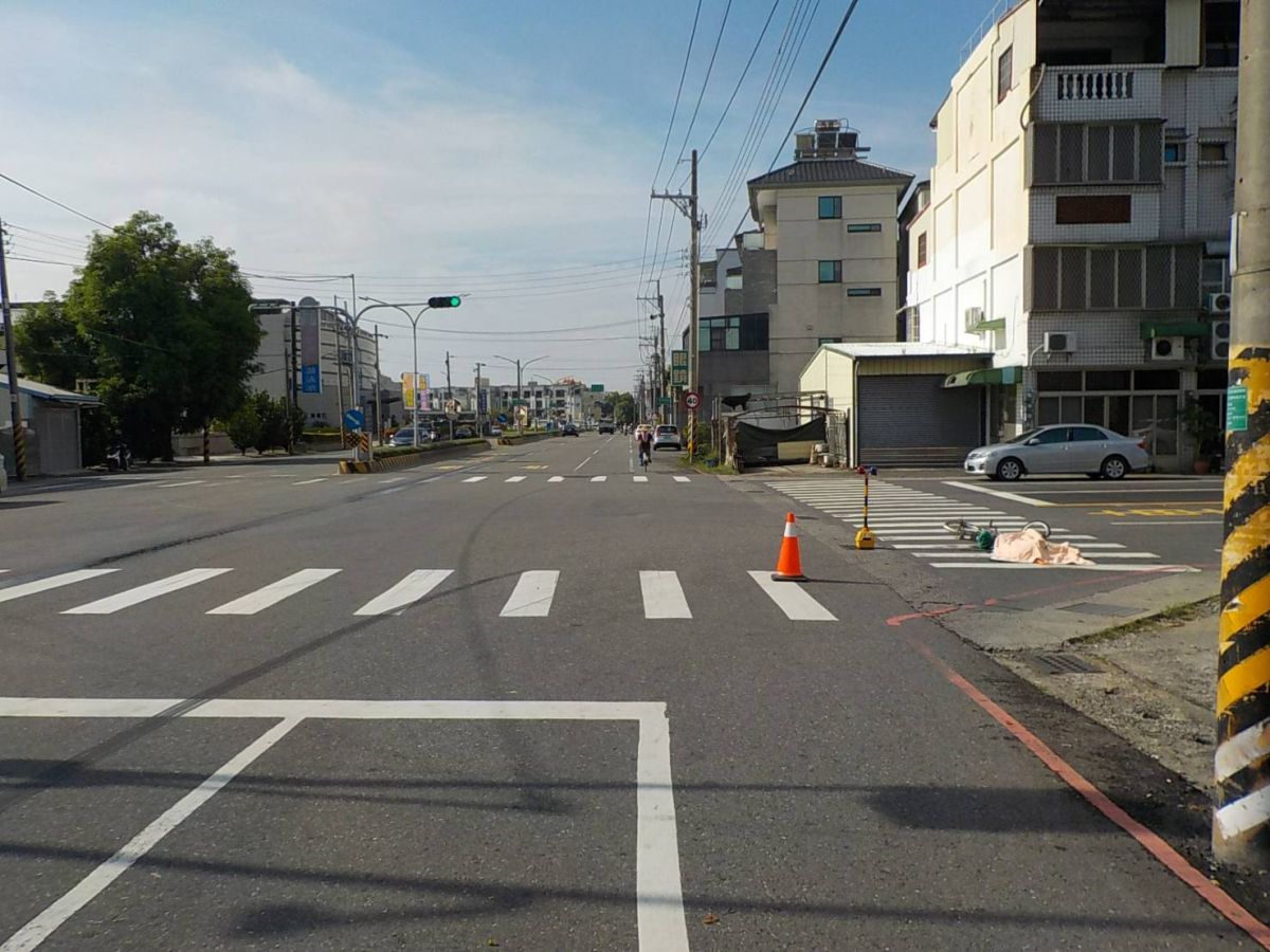 ▲10日上午，台南善化區發生1起死亡車禍，李姓男子駕駛貨櫃車，疑因內輪差及視線死角，輾斃一位老婦人。（圖／民眾提供）