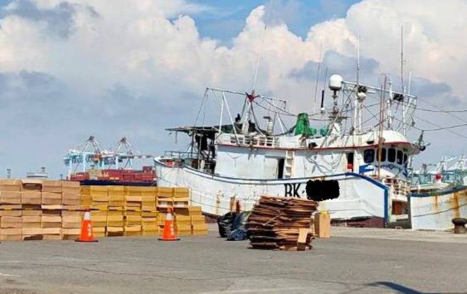 ▲海巡署偵防分署查獲高雄籍勇財發號漁船走私香菸案。(圖／海巡署偵防分署提供)
