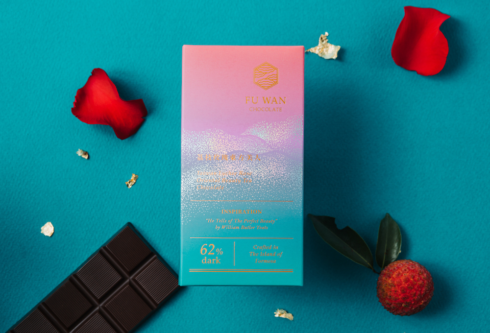 ▲趁著七夕情人節，品牌今（10）日宣布將推出獲得「調味黑巧克力」銅牌的「玫瑰荔枝東方美人」，限量快閃上市。（圖／業者提供）