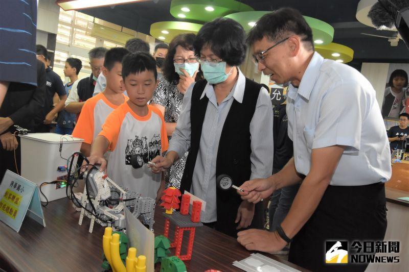 ▲彰化縣智慧聯網學校成果發表會,平和國小展示魔力麥克納姆輪車。(圖/記者陳雅芳攝,2020.08.10)