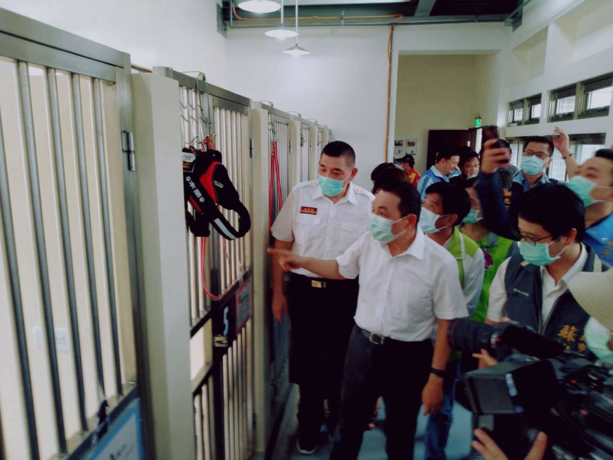 ▲新北市消防局為搜救犬及警犬打造全台首座專屬駐地，今（11）日在在三峽區舉辦落成典禮，由市長侯友宜主持。（圖／新北市消防局提供）