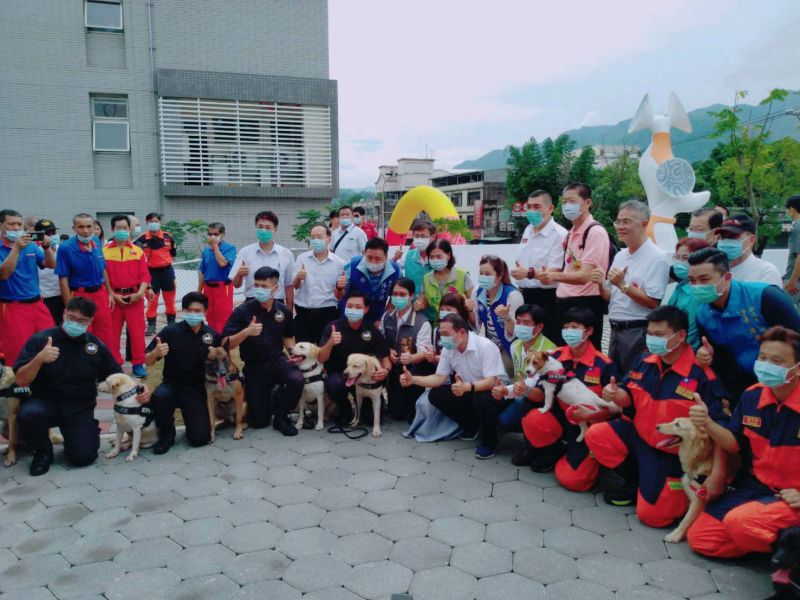 ▲新北市消防局為搜救犬及警犬打造全台首座專屬駐地,今(11)日在在三峽區舉辦落成典禮,由市長侯友宜主持。(圖/新北市消防局提供)