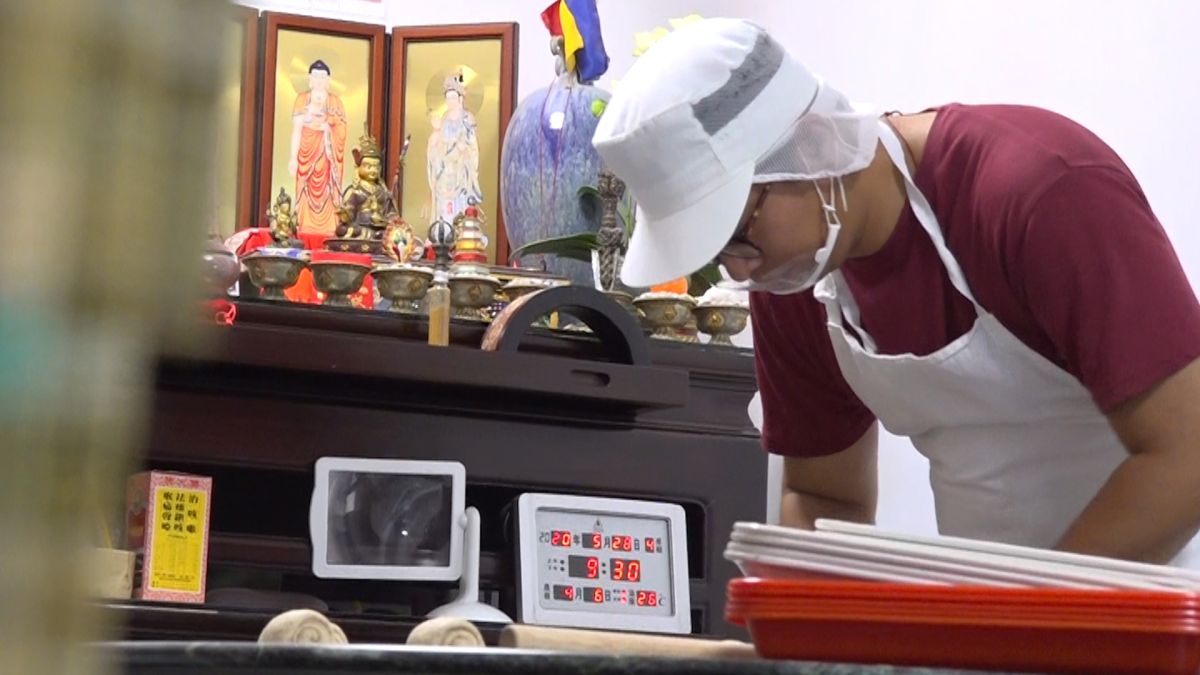 ▲罹患思覺失調症的病友同正，靠著手做饅頭重新出發。（圖／記者朱永強拍攝）