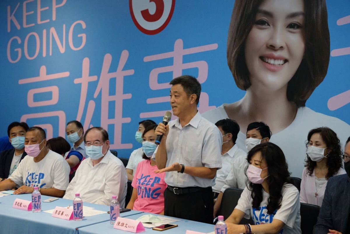 ▲高市長補選倒數計時，前市長韓國瑜市府團隊今(11)日在前副市長陳雄文率領下為李眉蓁助選，陳其邁競選團隊發言團隊酸說「難道選舉沒步了嗎？」（圖／李眉蓁競選團隊提供)
