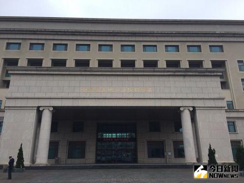 按摩伸狼爪被抓包！議員書記官尪喊「以為這邊可以」　嘉檢出手了
