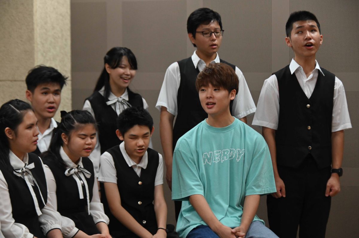 ▲三原慧悟（藍衣）想當歌手唱進台北小巨蛋，每天苦練、日睡2小時。（圖／三原JAPAN Sanyuan）