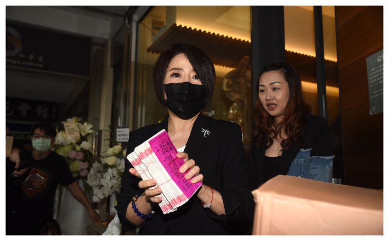 ▲于美人(左)曝露羅霈穎的愛情觀。(圖/記者陳明安攝)