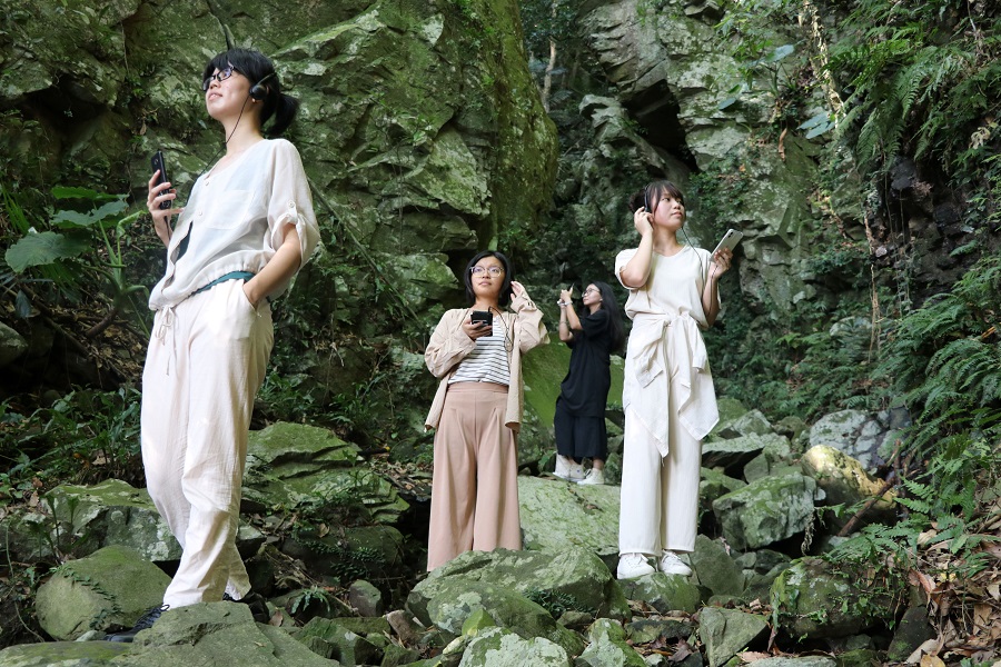 ▲「聲音漫遊」旅遊行程，今年由海線變成「山線」秘境體驗，能走訪觀音山步道和探索廖添丁當年躲藏日警追捕的洞穴。（圖／新北市立十三行博物館提供）