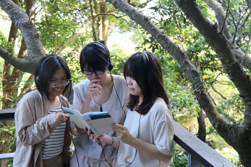 ▲「聲音漫遊」旅遊行程,今天由海線變成「山線」秘境體驗,能走訪觀音山步道和探索廖添丁當年躲藏日警追捕的洞穴。(圖/新北市立十三行博物館提供)