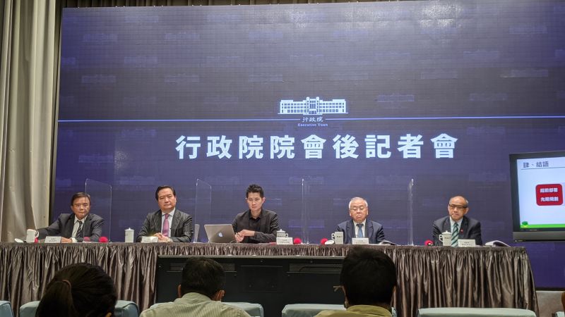 ▲行政院提出《民法》部分條文修正草案,成年年齡從20歲下修為18歲。滿18歲的成年男女想結婚就結婚,不需再經法定代理人同意。新法最快可望在2023年上路。(圖/記者鄭宏斌攝,2020.08.13)