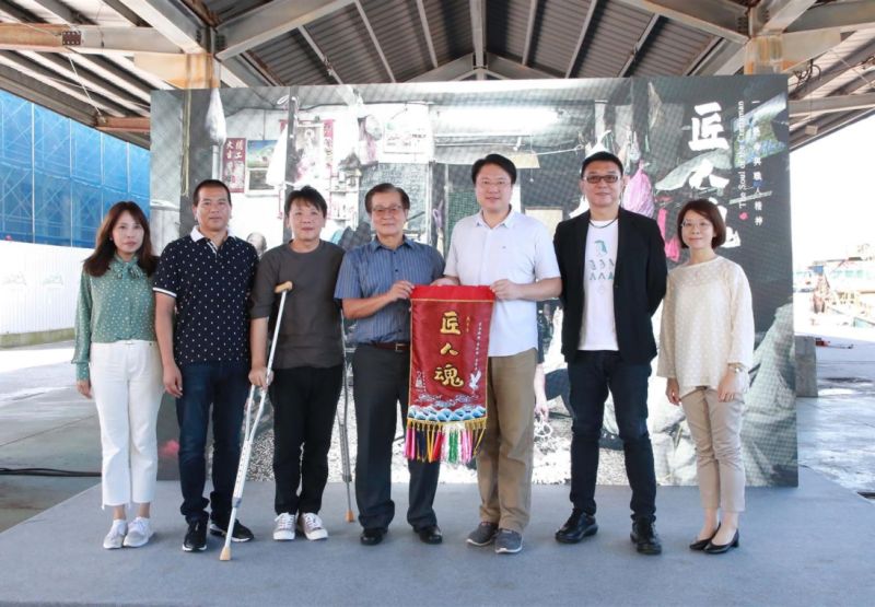 ▲文化總會《匠人魂》系列影片第24支「草哥的漁網」即將上線,主角是在基隆正濱漁港擁有40年手工編織漁網經驗的「草哥」莊松雄以及弟弟莊德興。(圖/基隆市政府提供)