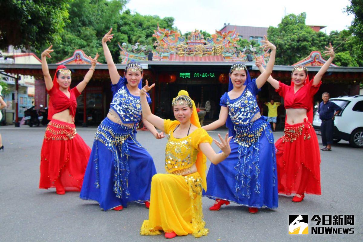 ▲新住民組成舞團，透過舞蹈研習班的專業課程訓練及練習、公開活動的演出，培力新住民舞臺展演能力。（圖／記者陳雅芳攝，2020.08.13）
