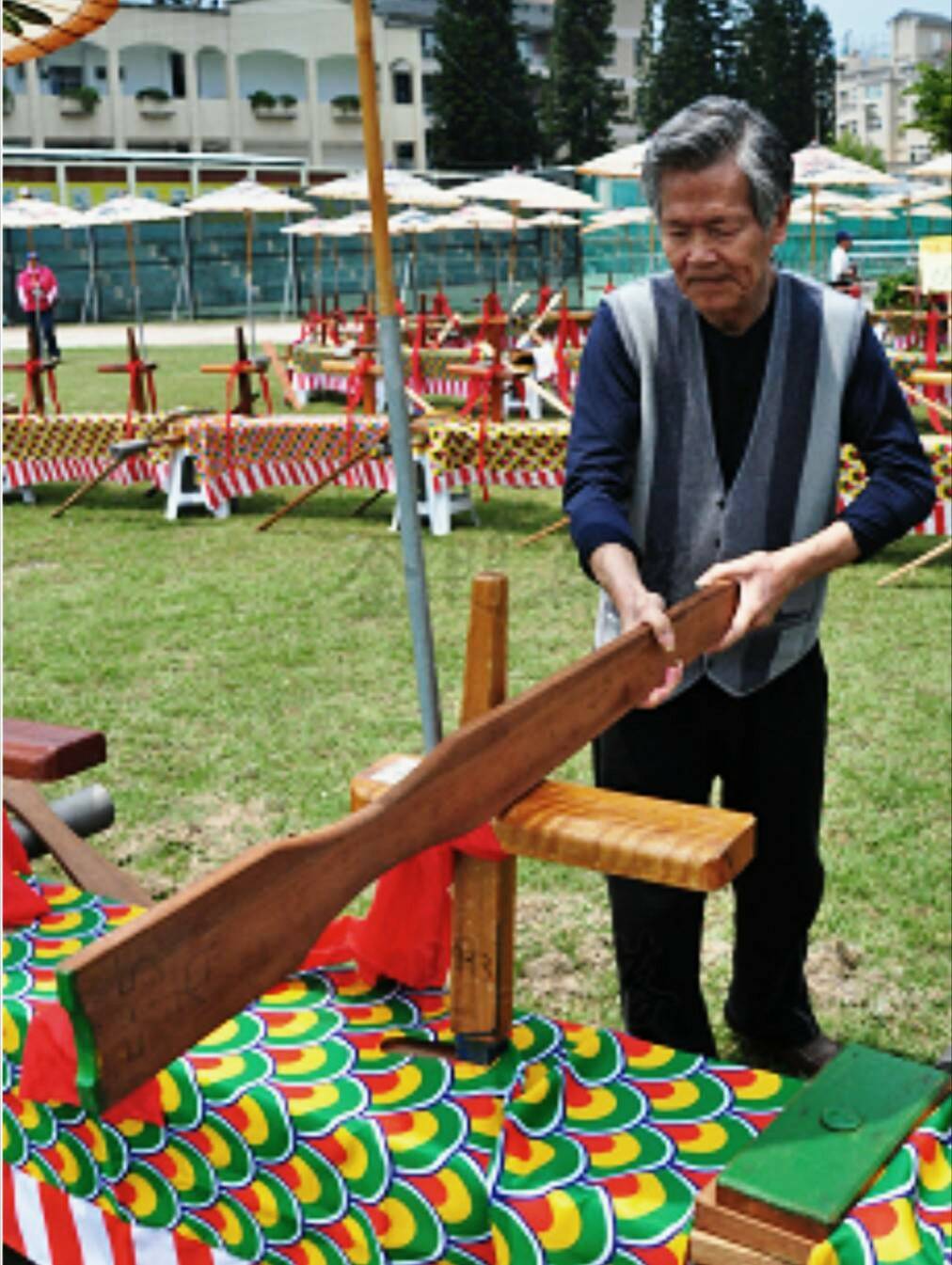 ▲翁文林以精湛的糊紙工藝，被尊稱為「金門師」(圖/金門縣文化局提供)