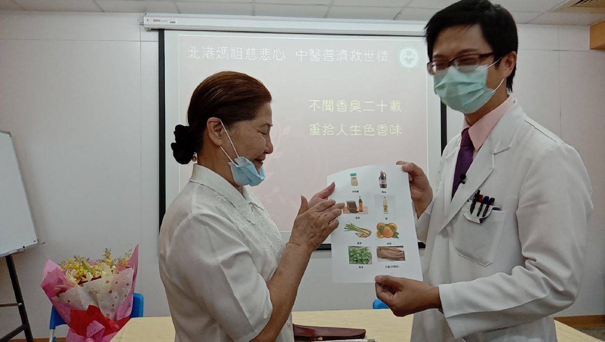 ▲測試後指出正確的類別如香油。（圖／記者洪佳伶攝,2020.08.13）