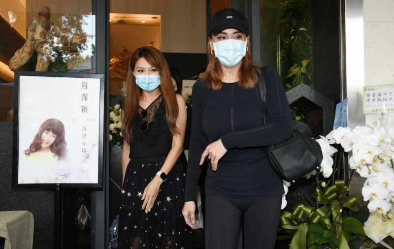 ▲佩甄(左)小禎說羅霈穎很可愛。(圖/記者林調遜攝)