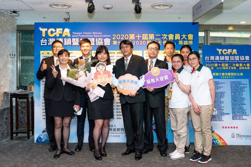 房市/幫單親女童傳愛給媽媽 當秘書25年獲服務天使獎