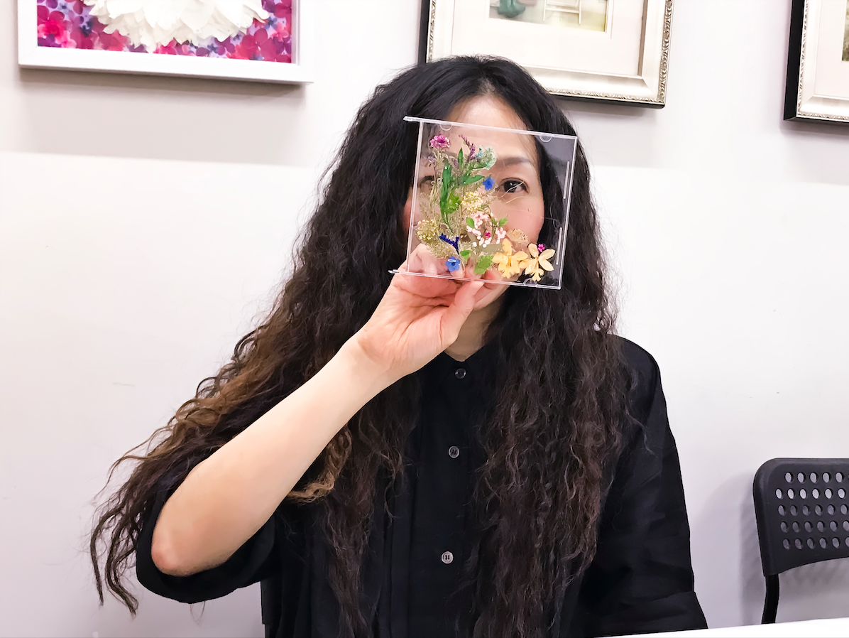 ▲萬芳原訂要在今年在小巨蛋舉辦演唱會，可惜碰上疫情，因此順延到明年舉行，對此她淡然表示「順著走」。（圖／何樂音樂提供）