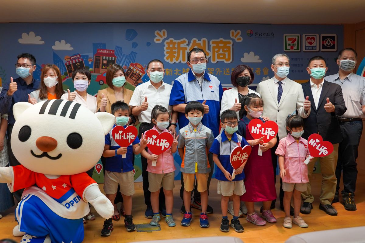 ▲新北市府團隊除協助業者上架外送平台、加入超商零售通路，會補助3千元至2萬元不等的費用。（圖／新北市經發局提供）