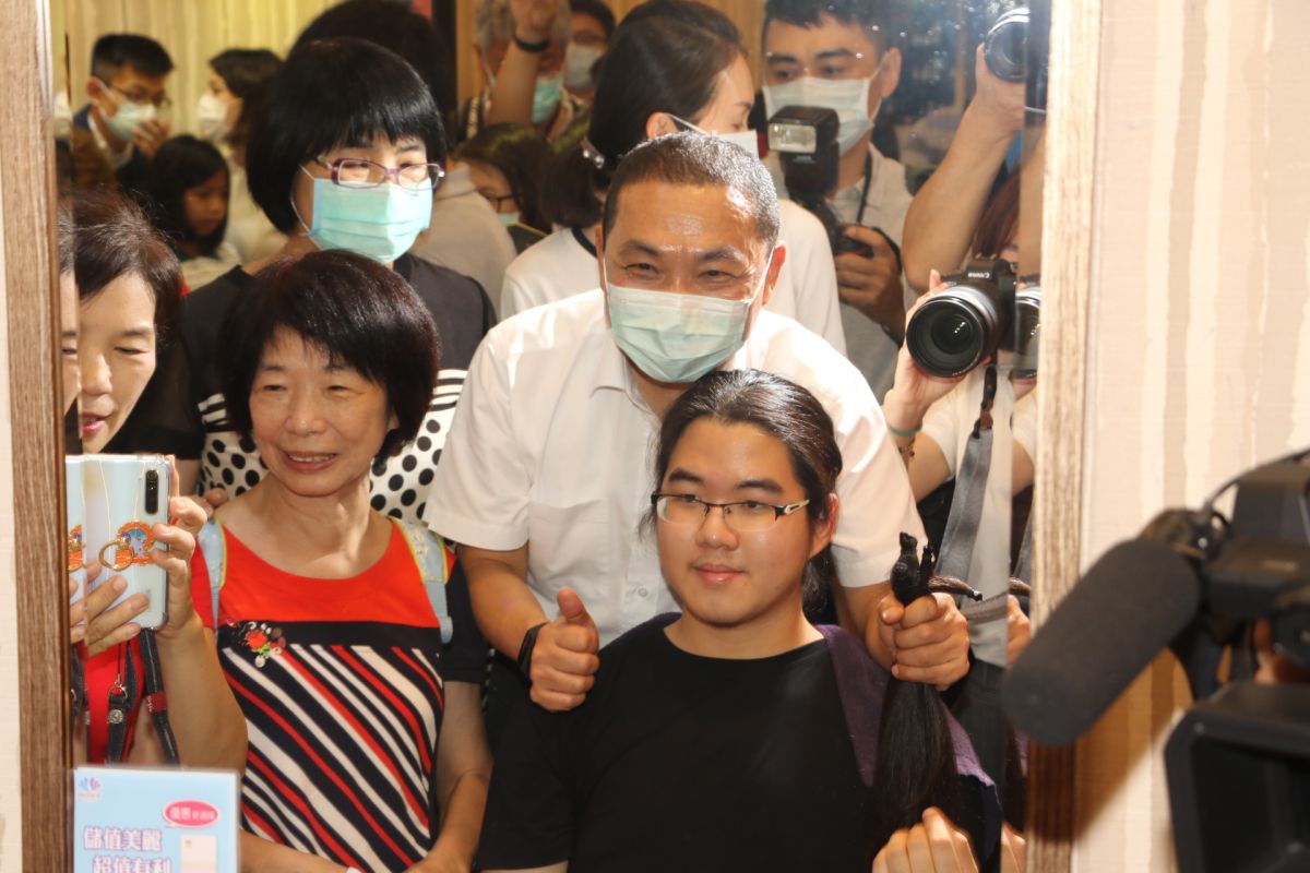 ▲新北市社會局已連續５年舉辦「捐髮助癌友」，今（14）天在樹林曼都髮型安榕店舉辦。（圖／新北市社會局提供）
