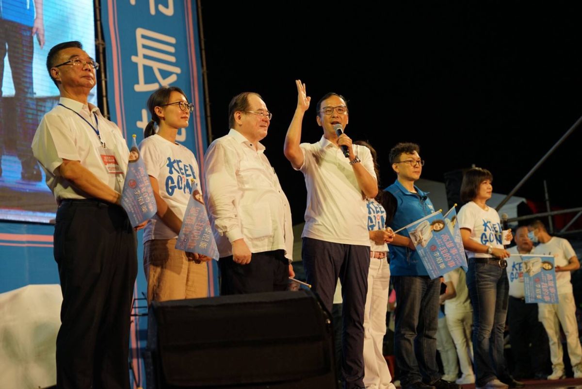 ▲國民黨高雄市長候選人李眉蓁14日舉行選前之夜，前總統馬英九、國民黨前主席朱立倫、吳敦義等藍營天王全到齊站台。（圖／李眉蓁競選總部提供）