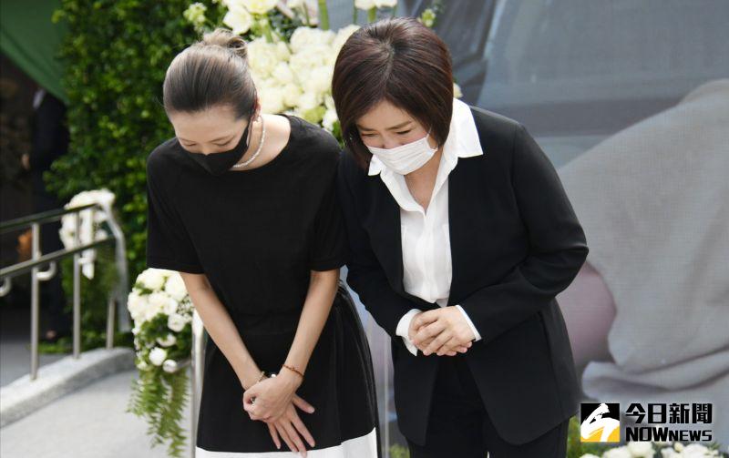 ▲于美人、Makiyo、王彩樺、邱瓈寬、恬娃到場送羅妹妹。(圖/記者林調遜攝)