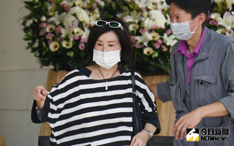 ▲邱瓈寬(上圖)、恬娃也現身追思會場。(圖/記者林調遜攝)
