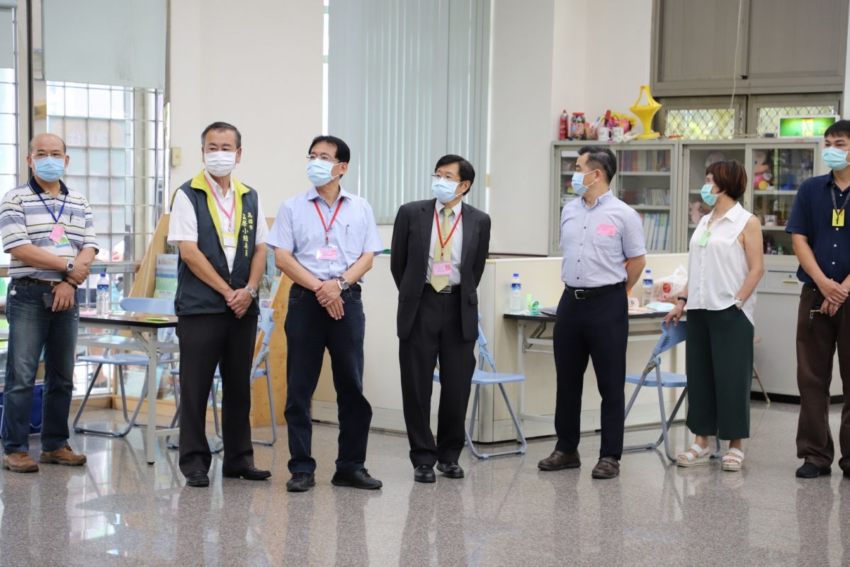 ▲楊明州上午至七賢國小、六合基督長老教會的投開票所視察現況。（圖／高市新聞局提供）