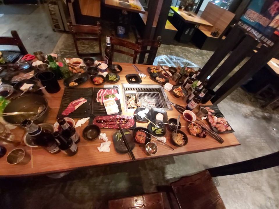 ▲有網友好奇到燒烤店度過中秋，是否會讓氣氛盡失？問題引起廣泛討論。（示意圖／翻攝自爆廢公社）