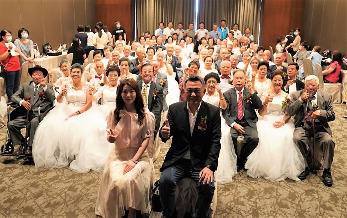 ▲牽手半世紀，金門縣政府表揚金鑽婚夫妻。(圖/金門縣社會處提供)