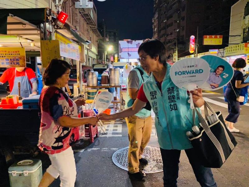 ▲身兼台灣民眾黨組織部主任的立委蔡壁如,選前一週都留守在高雄,每天深入基層為吳益政輔選拉抬聲勢。(圖/翻攝蔡壁如臉書)