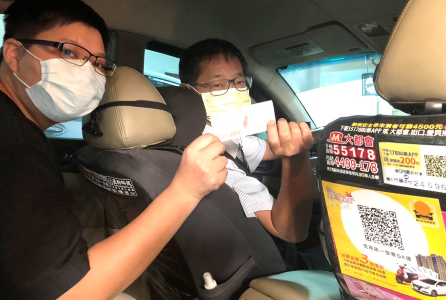 ▲中市交通局呼籲，計程車駕駛應按表收費，若經查獲有喊價等不合規定事宜，將法裁罰9,000元到9萬元罰鍰(圖／交通局提供2020.8.16)