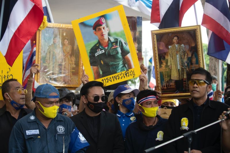 泰國爆發萬人大規模抗議　泰王「九世詛咒」恐預言成真？
