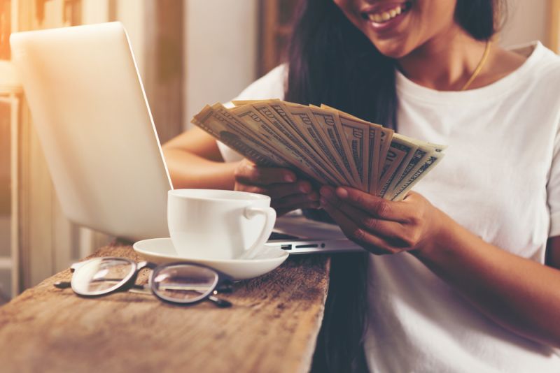 ▲「4生肖」含金湯匙出生,天生是人中龍鳳,一生金錢運勢極佳。(圖/shutterstock)