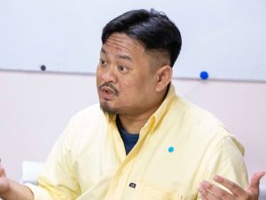 洪申翰 ▲民進黨立委洪申翰強調沒有騙王婉諭的選票,原本黨團就安排他當第二順位的召委,當抽籤排擠掉席次時,第二順位的召委就要讓出位子給第一順位召委。(圖/翻攝自洪申翰臉書)