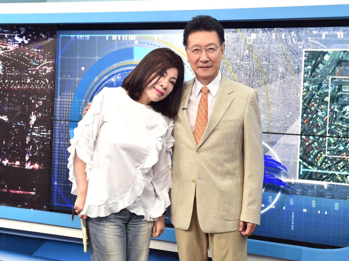 ▲陳文茜（左）和趙少康今日在節目上和好。（圖／TVBS提供）