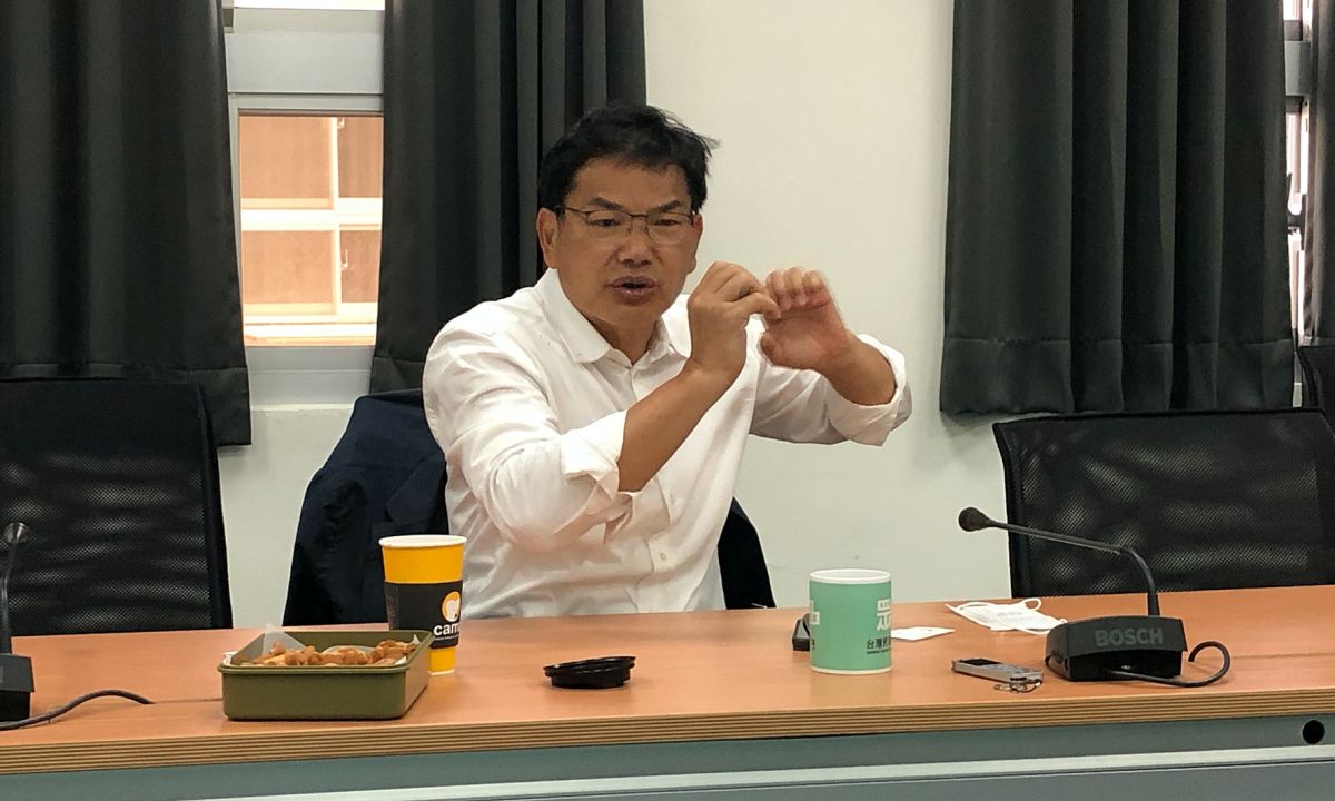 ▲民眾黨高雄市長補選候選人吳益政，針對民眾黨主席柯文哲未出席敗選記者會，吳益政強調「沒有提出柯需到場的要求，也沒有必要」。（圖／記者丁上程攝,2020.8.18）