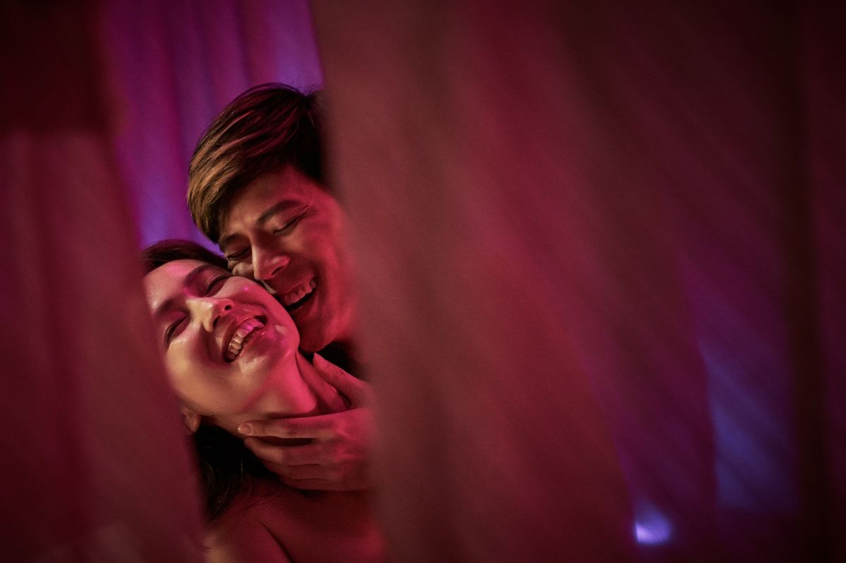 ▲柯朋宇（右）和小薰拍床戲爆哭。（圖 / 七十六号原子提供）