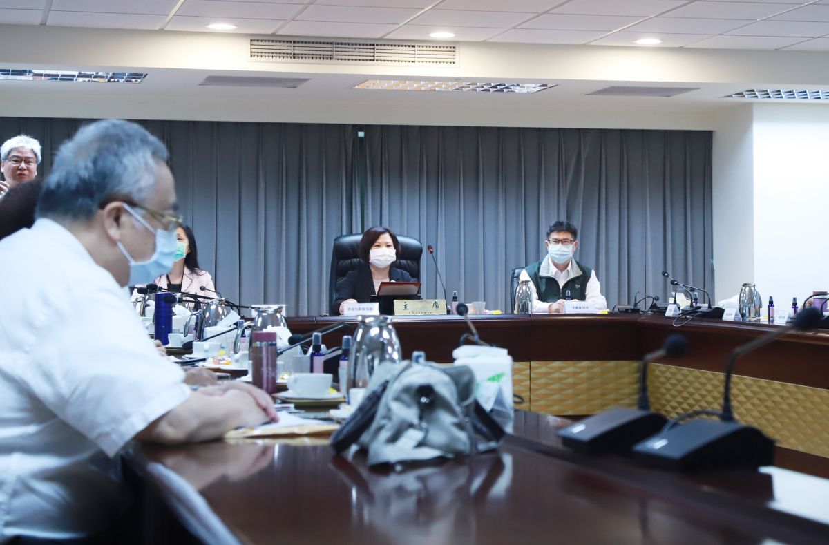 ▲勞動部今（18）日召開基本工資審議委員會，經討論決議基本工資月薪從現行新台幣2萬3800元調至2萬4000元，時薪部分由158元調至160元。（圖／記者葉政勳攝,2020.08.18）