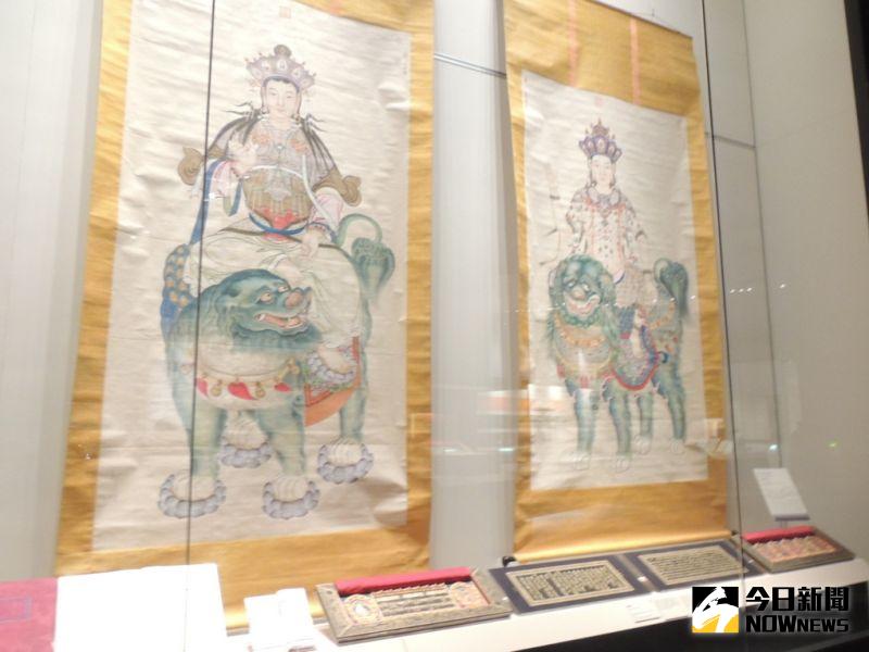 ▲故宮首次策畫完整大型清代藏傳佛教藝術,當中別具意義的〈文殊〉雙幅巨軸可在南院挑高展廳中飽覽莊嚴妙相全貌。(圖/記者任禮清攝 2020.08.18)