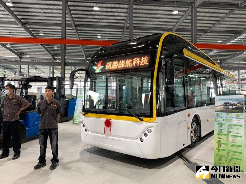▲電動巴士是凱勝綠能司主力產品,已經為國內公共運輸的環保節能減碳貢獻力量。(圖/記者陳惲朋攝)